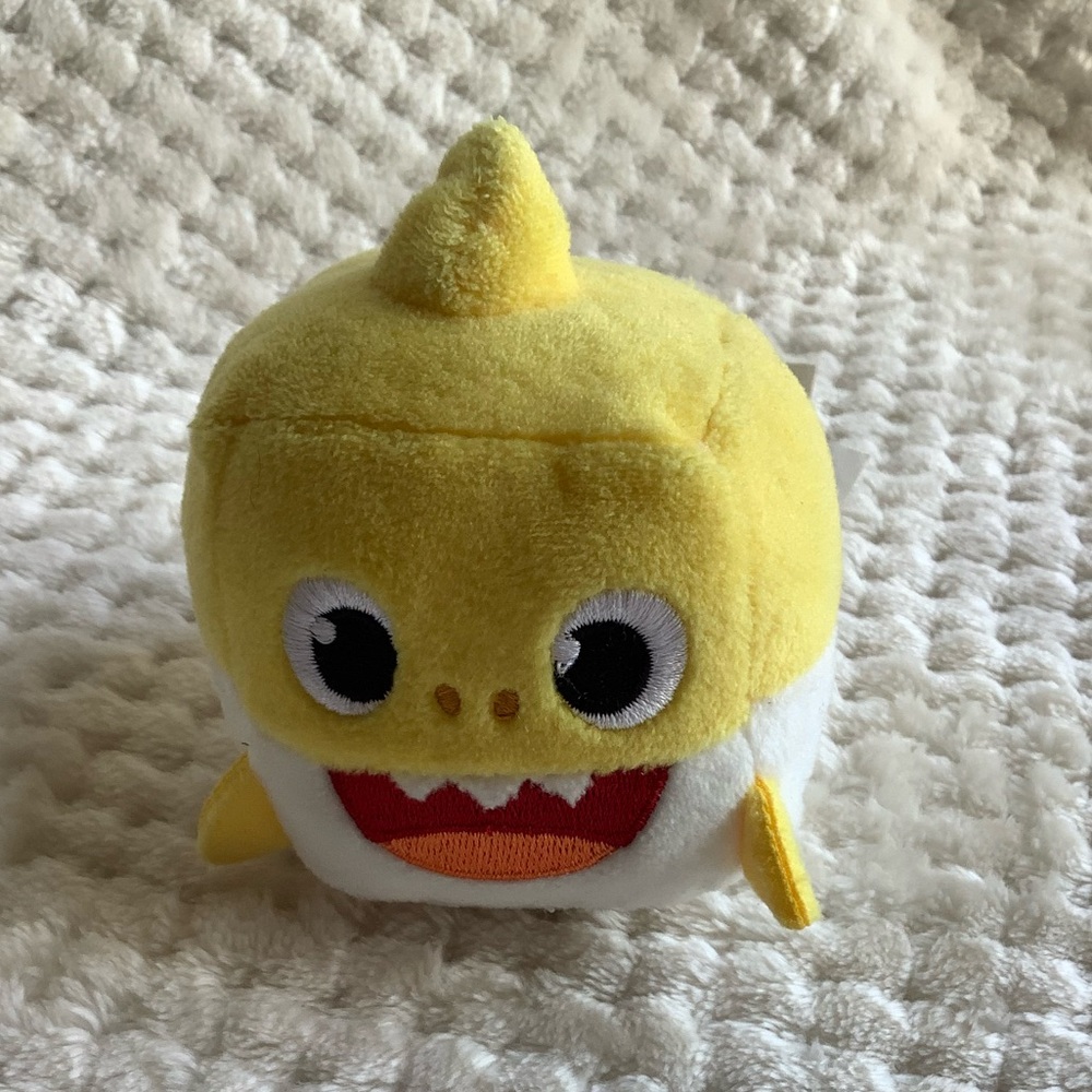 WowWee Pinkfong Yellow Plush Baby Shark Singing Stuffed Toy Working